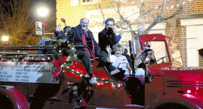 Kannapolis Parade of Lights makes downtown glow with Christmas cheer