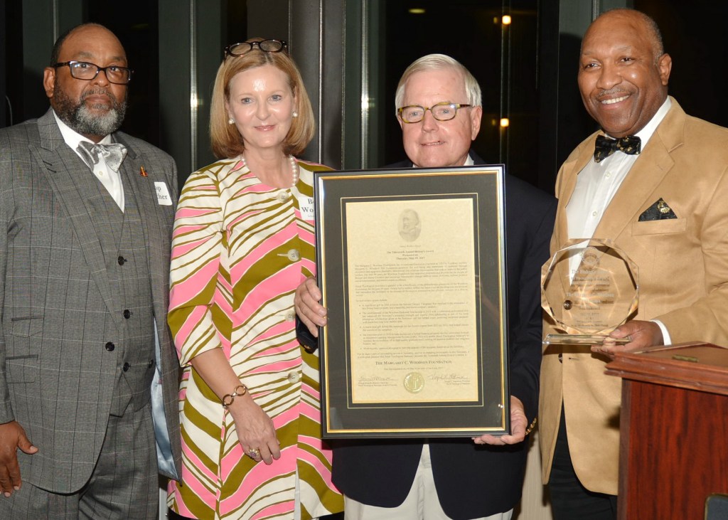 Dr. Trevor Williams and the Woodson Foundation receive Award from Hood Seminary