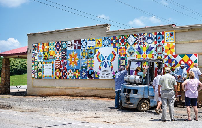 Different kind of mural: Bear Poplar store now home to country's biggest  community barn quilt - Salisbury Post