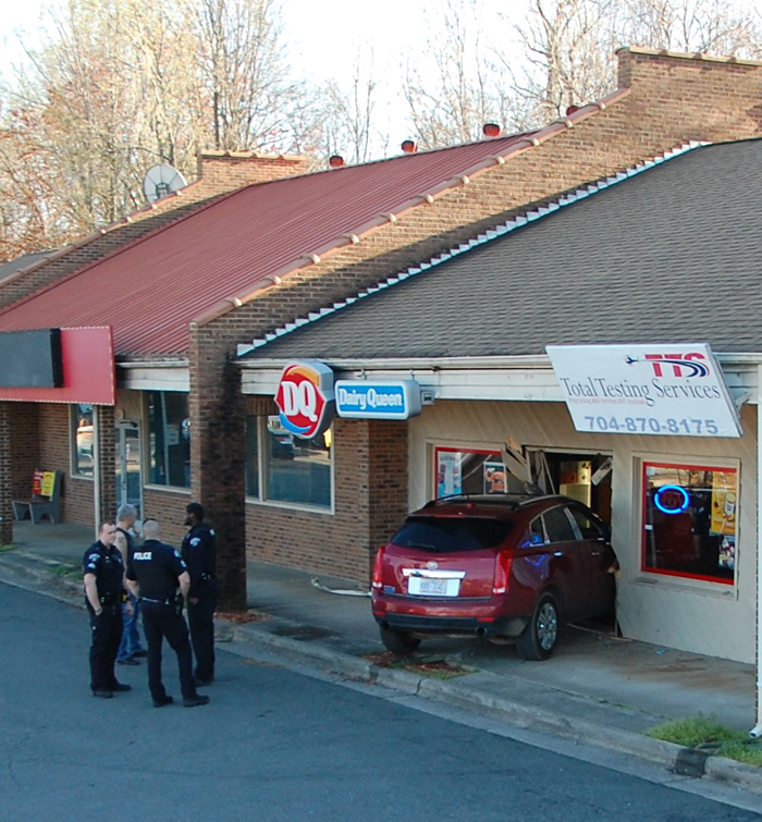 Vehicle crashes into front entrance of Dairy Queen on Statesville