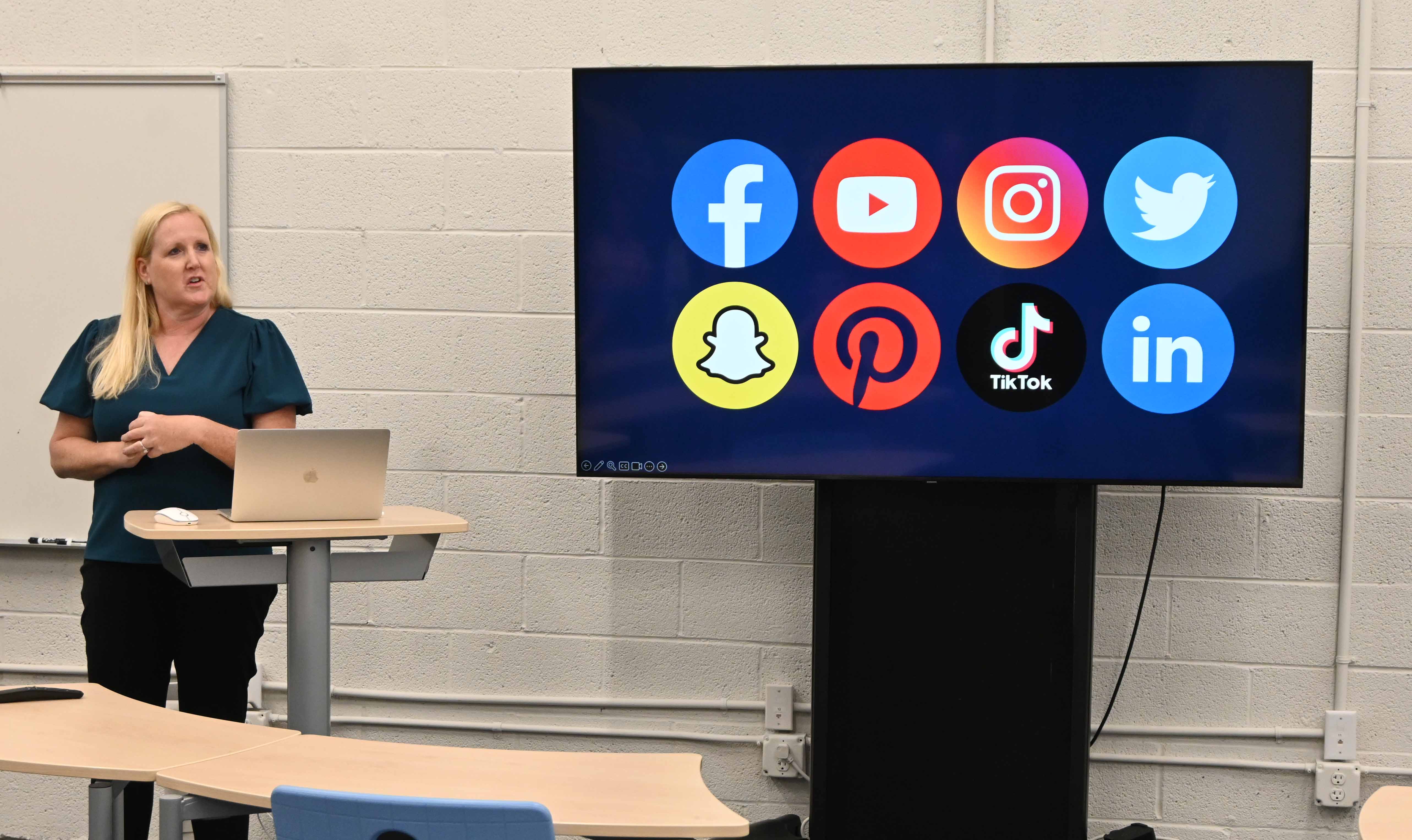 Local business owners get crash course on marketing and social media – Salisbury Post